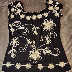 Women's black white floral ribbon blouse size medium. Lauren Michelle